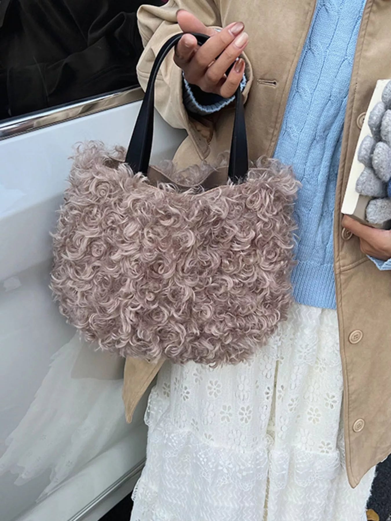Lightweight Fluffy Handbag – Interior View