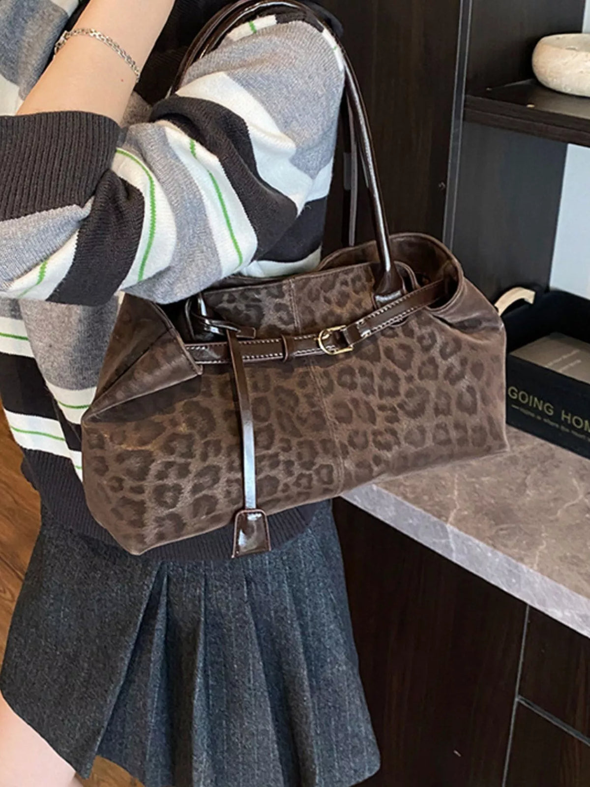 Large Leopard-Print PU Leather Handbag – Print Detail Close-Up