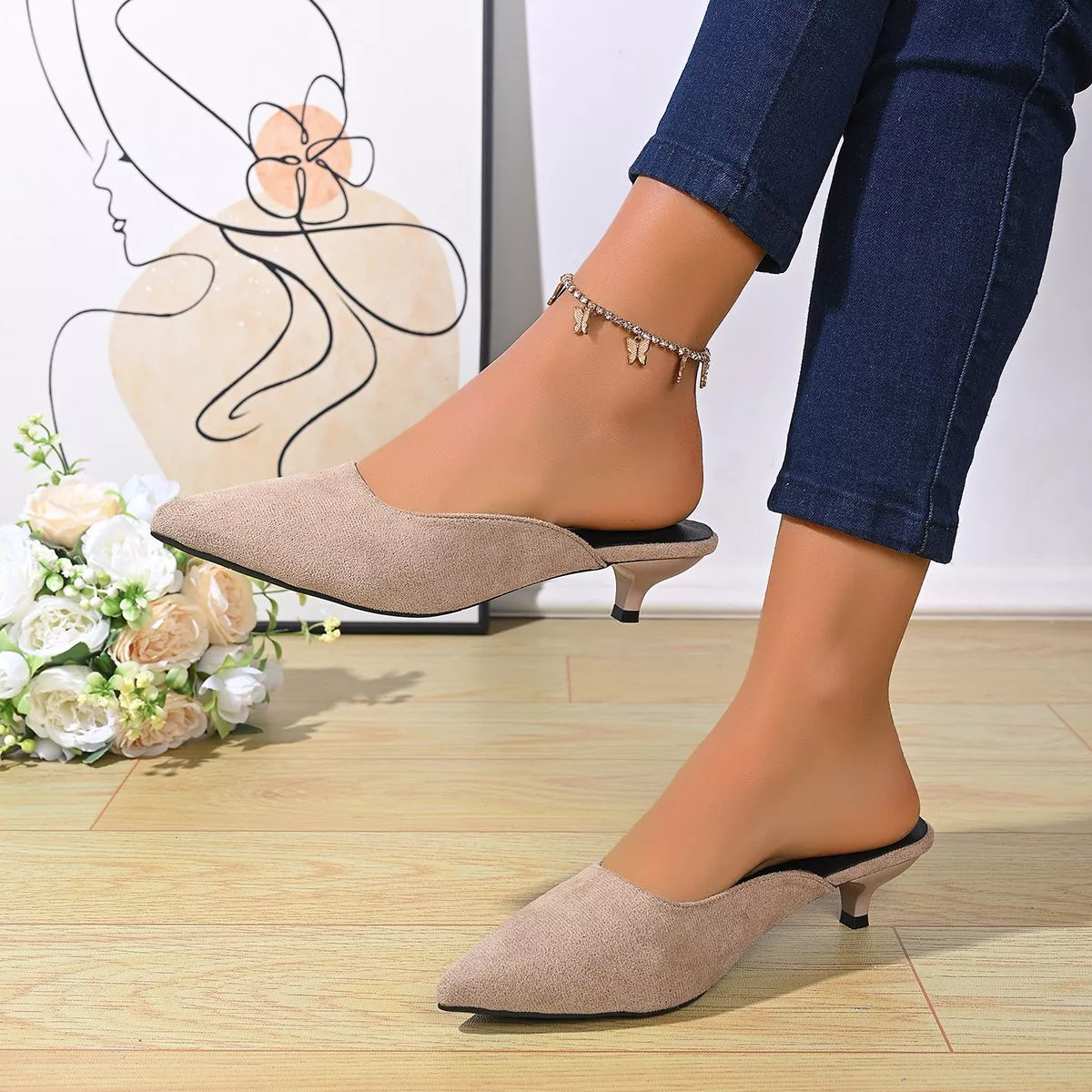 Point-Toe Kitten-Heel Pumps – Kitten Heel Detail | Celina Studio